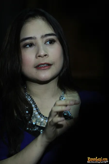 Foto Prilly Latuconsina