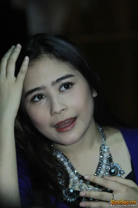 Foto Prilly Latuconsina