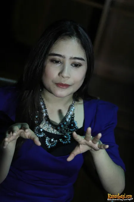 Foto Prilly Latuconsina