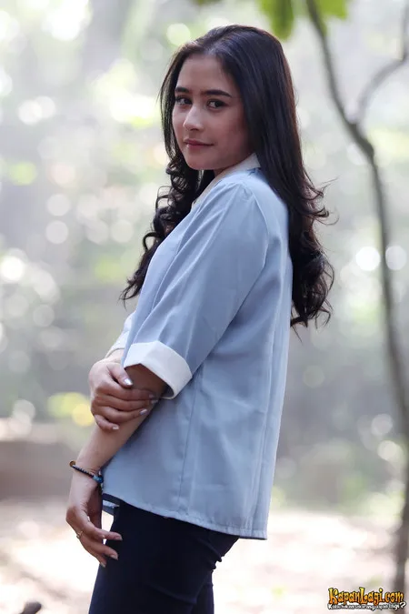 Foto Prilly Latuconsina