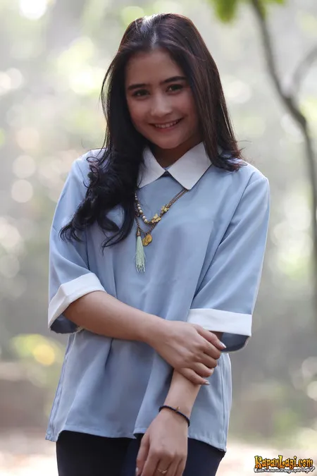 Foto Prilly Latuconsina