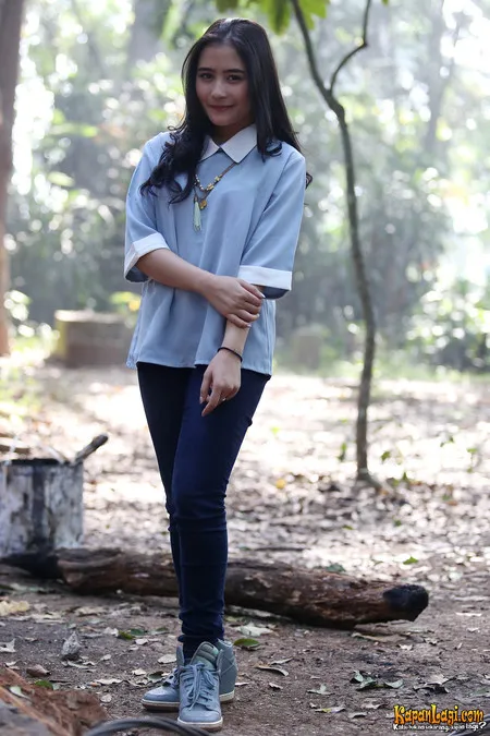 Foto Prilly Latuconsina