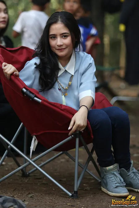 Foto Prilly Latuconsina