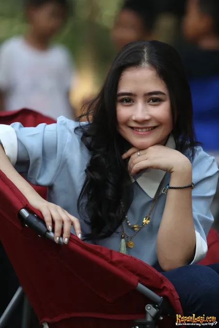 Foto Prilly Latuconsina