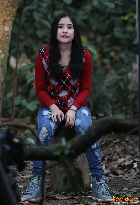Foto Prilly Latuconsina
