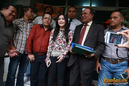 Foto Prilly Latuconsina