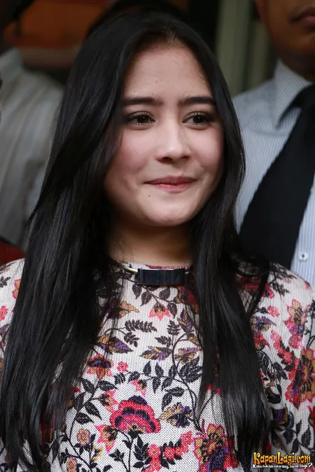 Foto Prilly Latuconsina