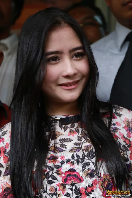 Foto Prilly Latuconsina