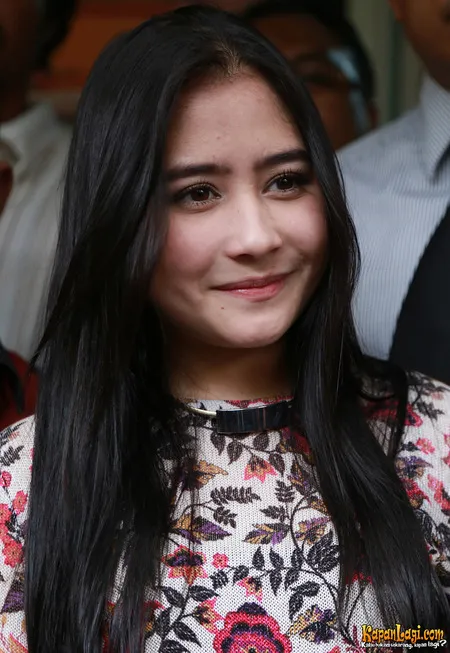 Foto Prilly Latuconsina