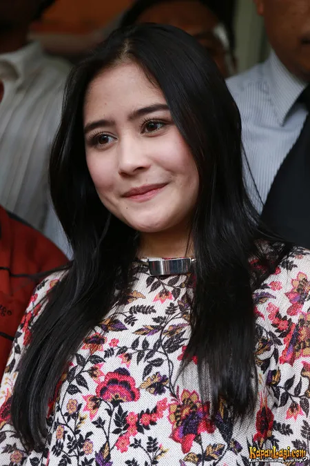 Foto Prilly Latuconsina
