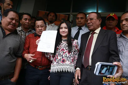 Foto Prilly Latuconsina