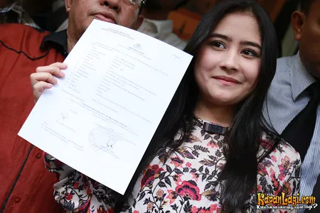 Foto Prilly Latuconsina
