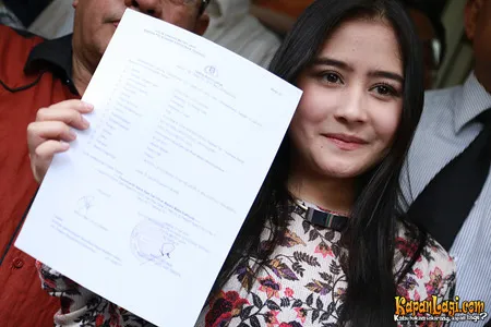 Foto Prilly Latuconsina