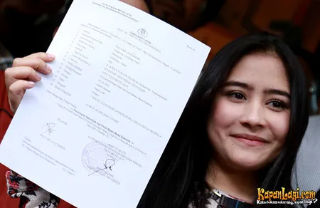 Foto Prilly Latuconsina