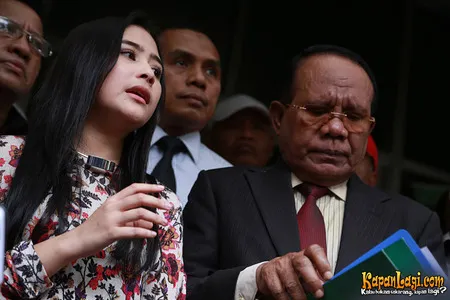 Foto Prilly Latuconsina