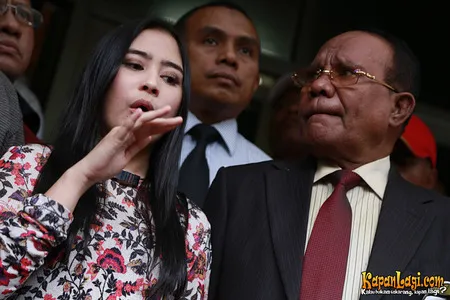 Foto Prilly Latuconsina