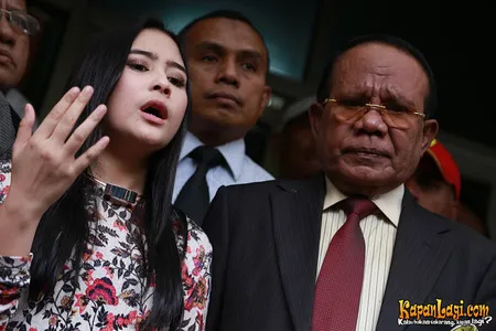 Foto Prilly Latuconsina