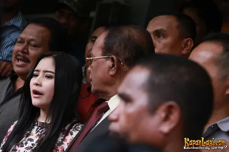 Foto Prilly Latuconsina