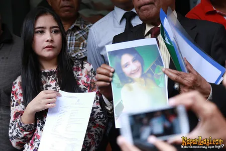 Foto Prilly Latuconsina