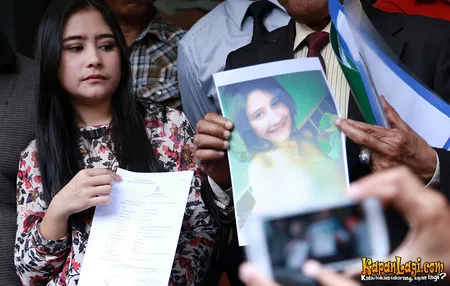 Foto Prilly Latuconsina