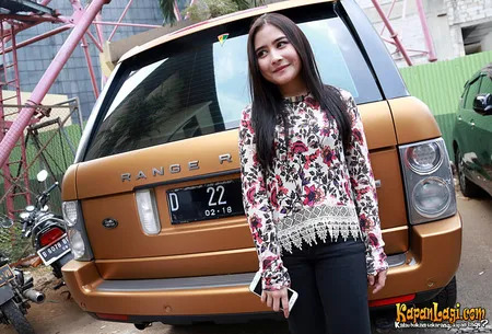 Foto Prilly Latuconsina