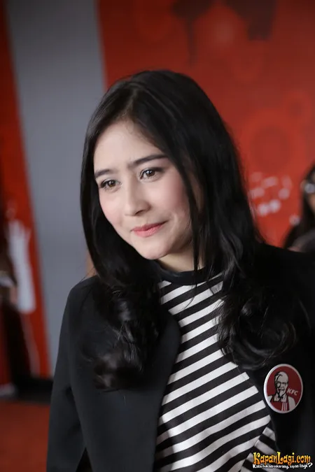 Foto Prilly Latuconsina