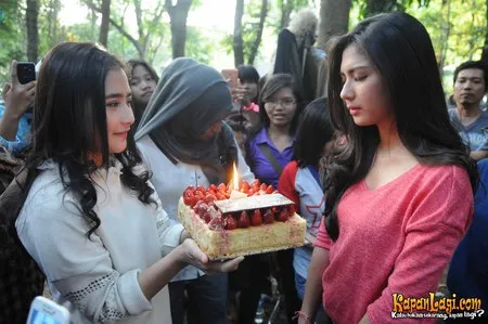 Foto Prilly Latuconsina
