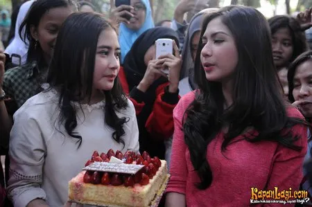 Foto Prilly Latuconsina