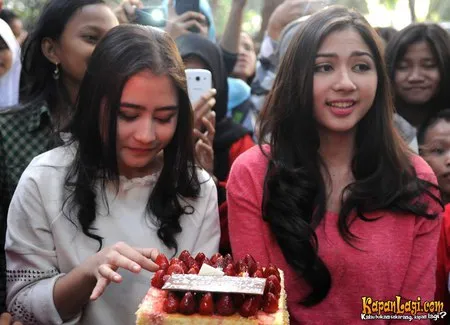 Foto Prilly Latuconsina