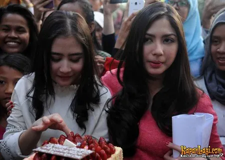 Foto Prilly Latuconsina