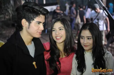 Foto Prilly Latuconsina