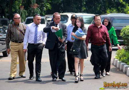 Foto Prilly Latuconsina