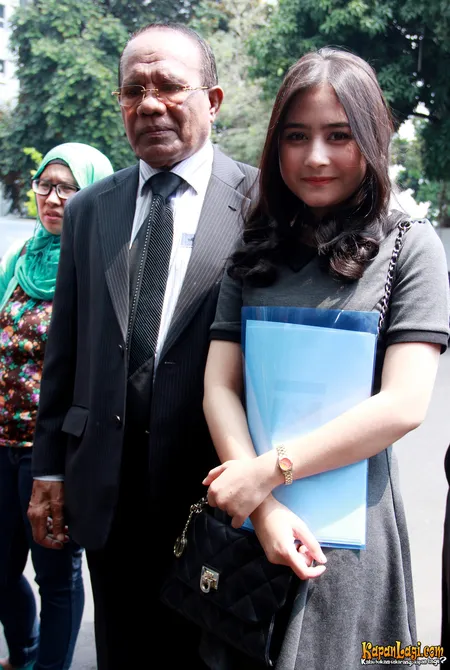 Foto Prilly Latuconsina