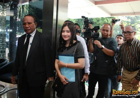 Foto Prilly Latuconsina