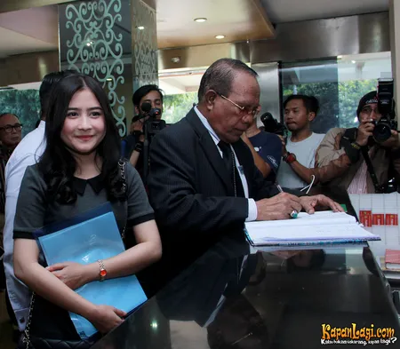 Foto Prilly Latuconsina