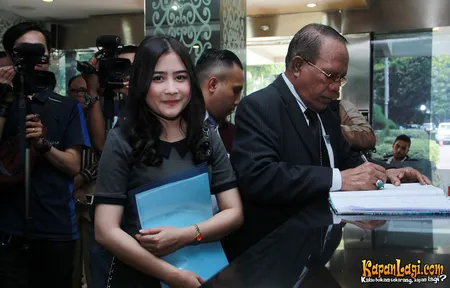 Foto Prilly Latuconsina