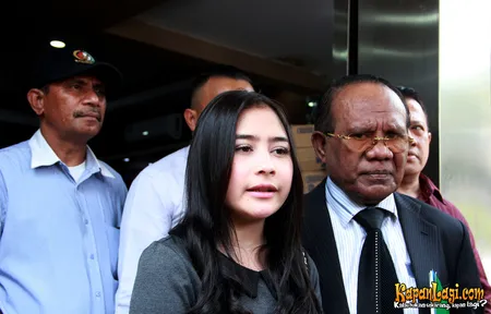 Foto Prilly Latuconsina