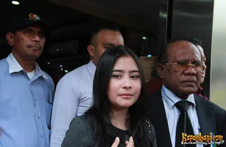 Foto Prilly Latuconsina