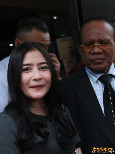 Foto Prilly Latuconsina
