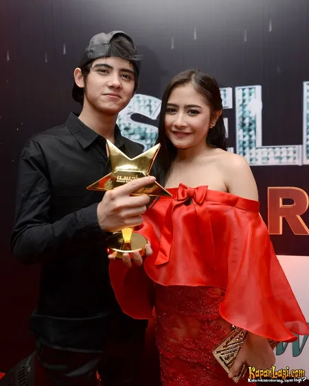 Foto Prilly Latuconsina