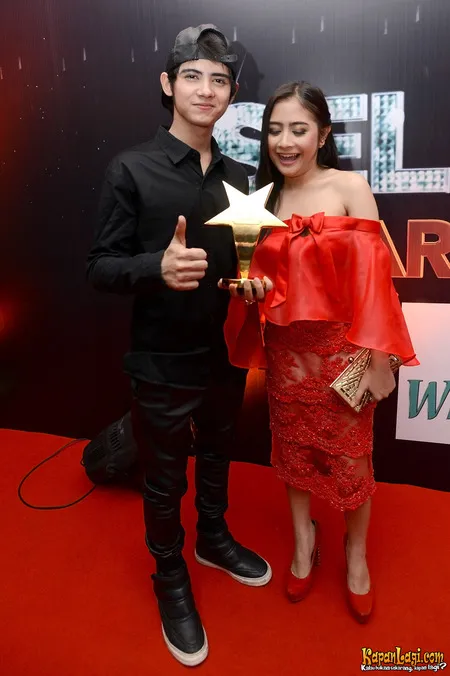 Foto Prilly Latuconsina