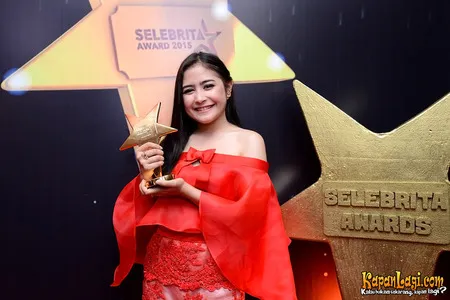 Foto Prilly Latuconsina