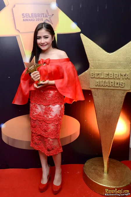 Foto Prilly Latuconsina