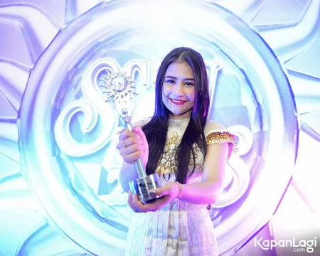 Foto Prilly Latuconsina