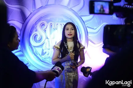 Foto Prilly Latuconsina