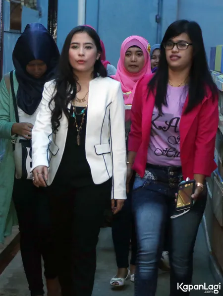Foto Prilly Latuconsina