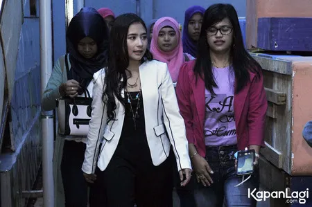 Foto Prilly Latuconsina
