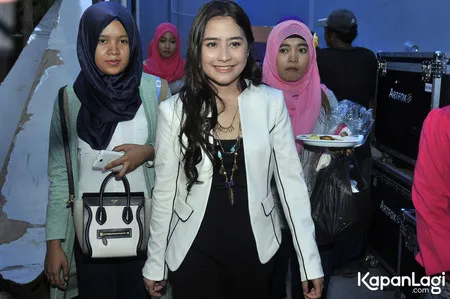 Foto Prilly Latuconsina