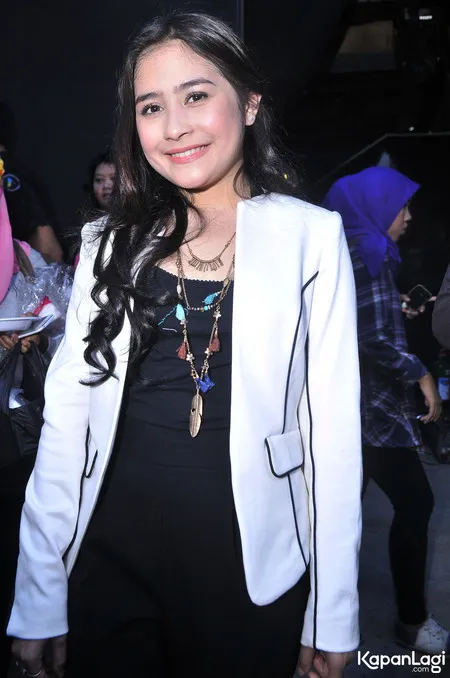 Foto Prilly Latuconsina