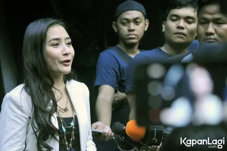 Foto Prilly Latuconsina
